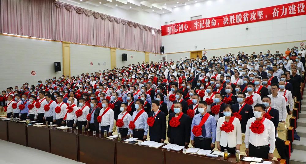 弘扬伟大抗疫精神只争朝夕感恩奋进今天孝昌隆重举行这场表彰大会