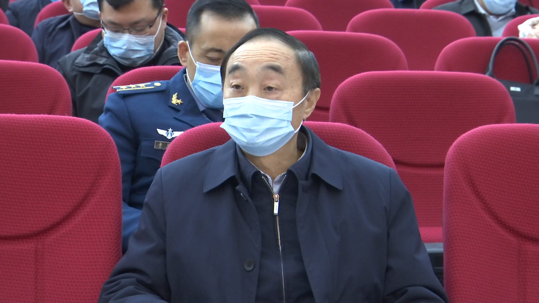 县委书记郭国文主持报告会并讲话.