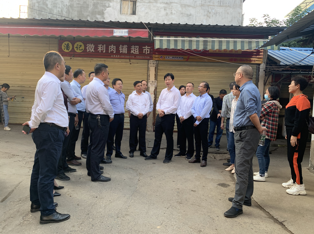 方超一行实地走访了南门河市场,城北梦泽市场,三湖片区,就省,市暗访