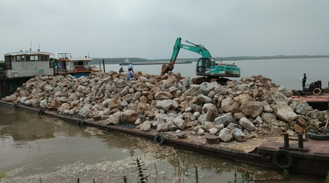 簰洲湾堤月亮湾崩岸抢险工程预计下周完工_云上嘉鱼