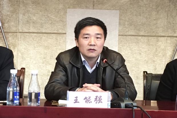 县委常委,纪委书记王能强,县人大常委会副主任朱艳芳出席会议,县直驻