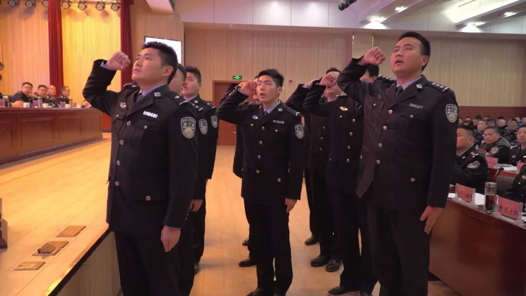 【致敬·传承】—通城公安隆重举行2017年度民警荣休和新警宣誓仪式