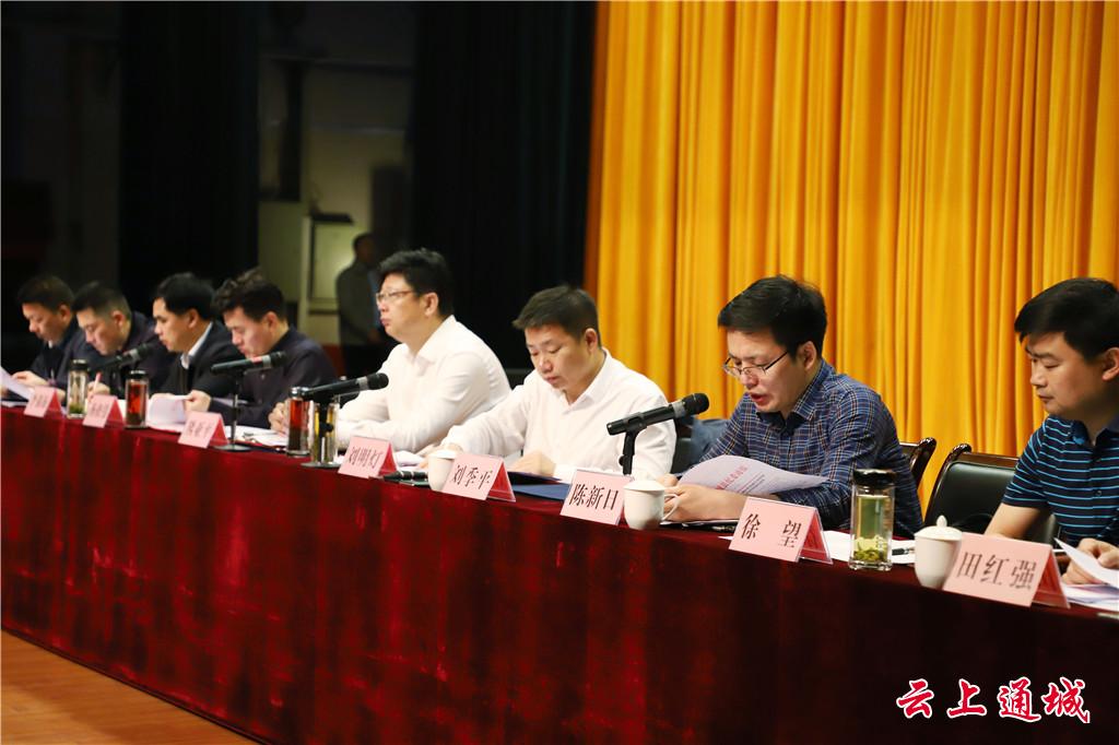 坚持问题导向下足绣花功夫通城召开全县精准扶贫春耕生产棚户区改造暨