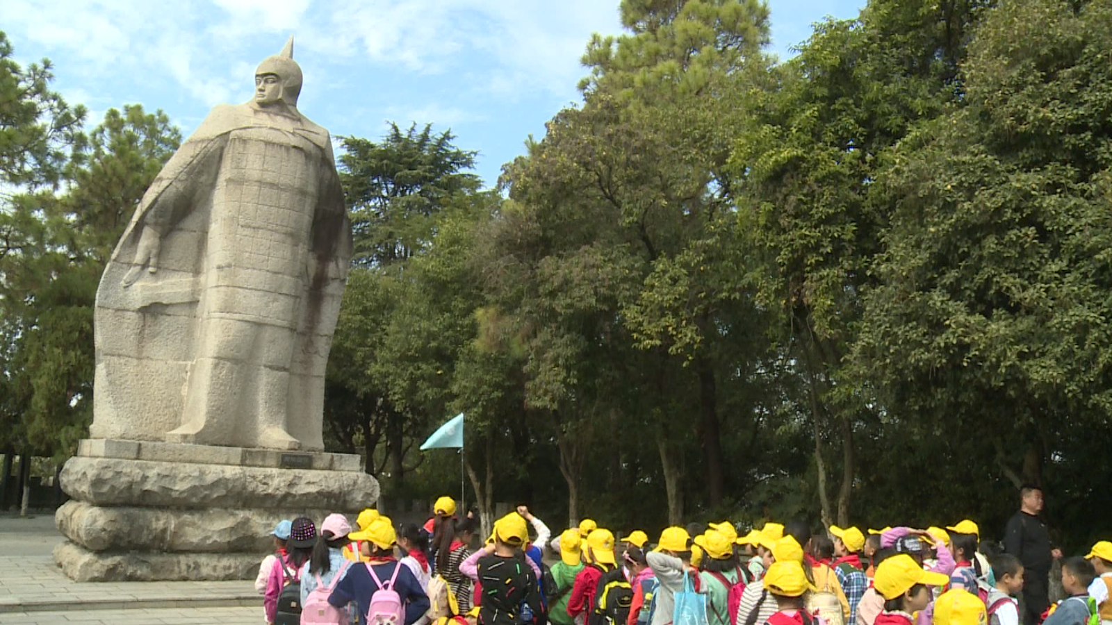 东门小学287名学生赴赤壁市进行研学旅行