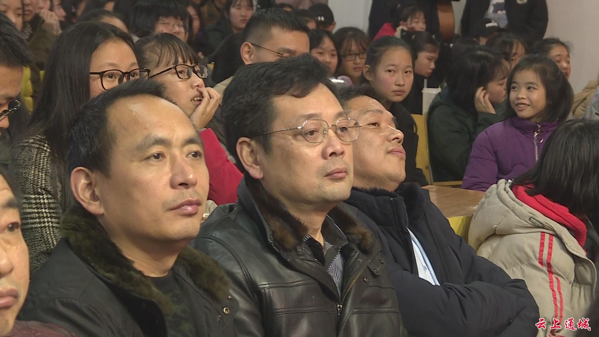 唱响青春主旋律:通城一中举办校园十佳歌手决赛
