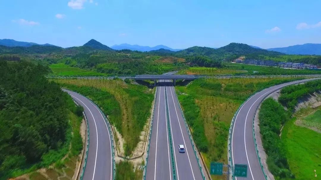 路",抢抓中国(湖北)自由贸易试验区机遇,利用独特区位优势和市场优势