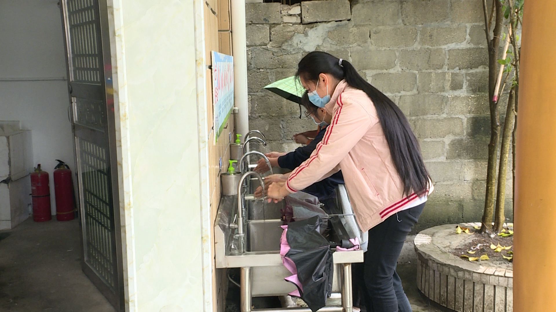 复学动态用餐像考试来看看通城职高的硬核食堂