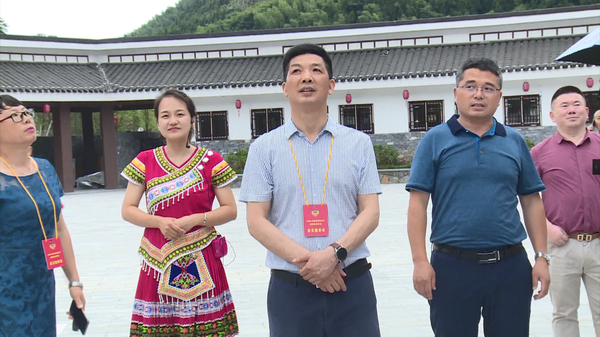 视察组一行先后到大坪乡杨部村瑶族大观园和内冲村中华古瑶第一村