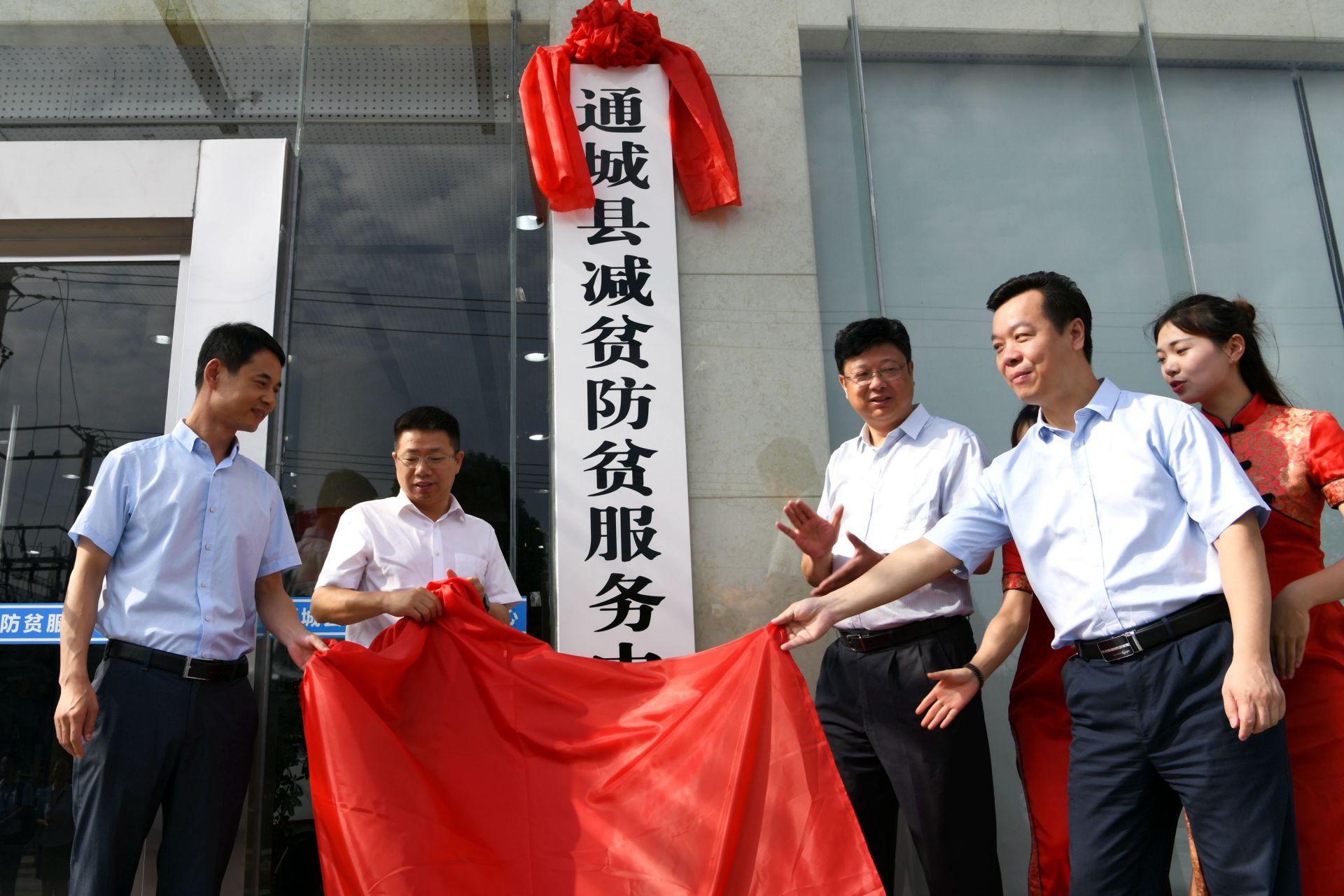 咸寧市人大常委會副主任,通城縣委書記 熊亞平:摘帽不摘幫扶,我們的駐