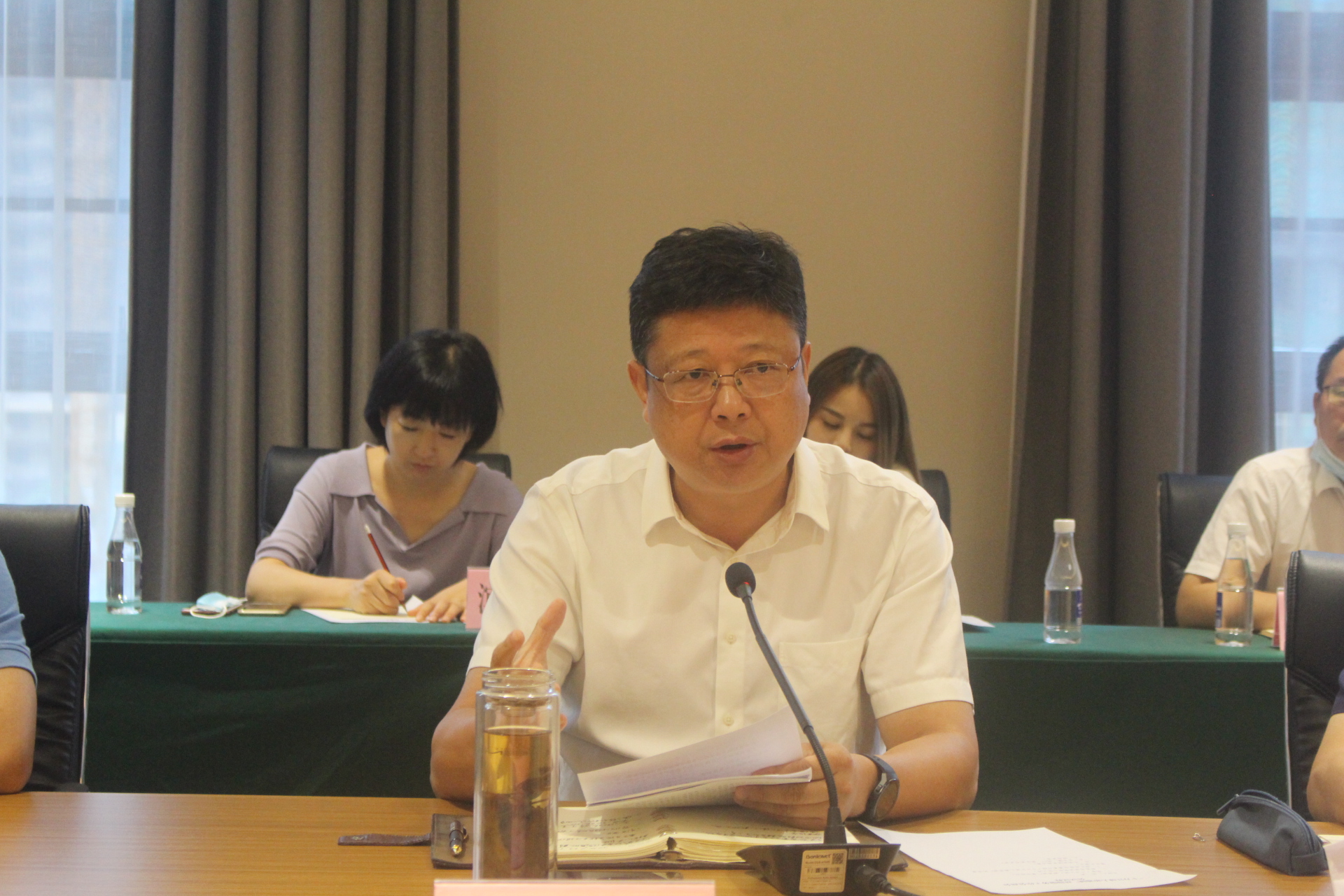 副主任,县委书记熊亚平指出发展旅游业是脱贫攻坚,惠民富民的重要渠道