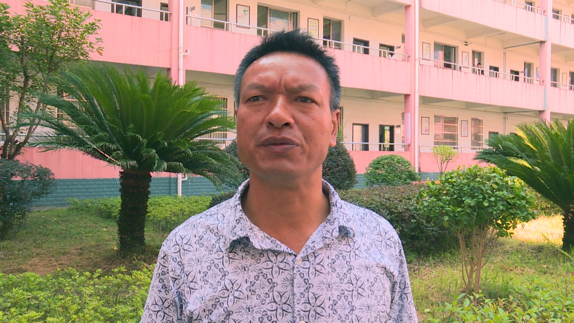 城关中学:疫情防控教育教学两手抓 迎接新学期_云上通城