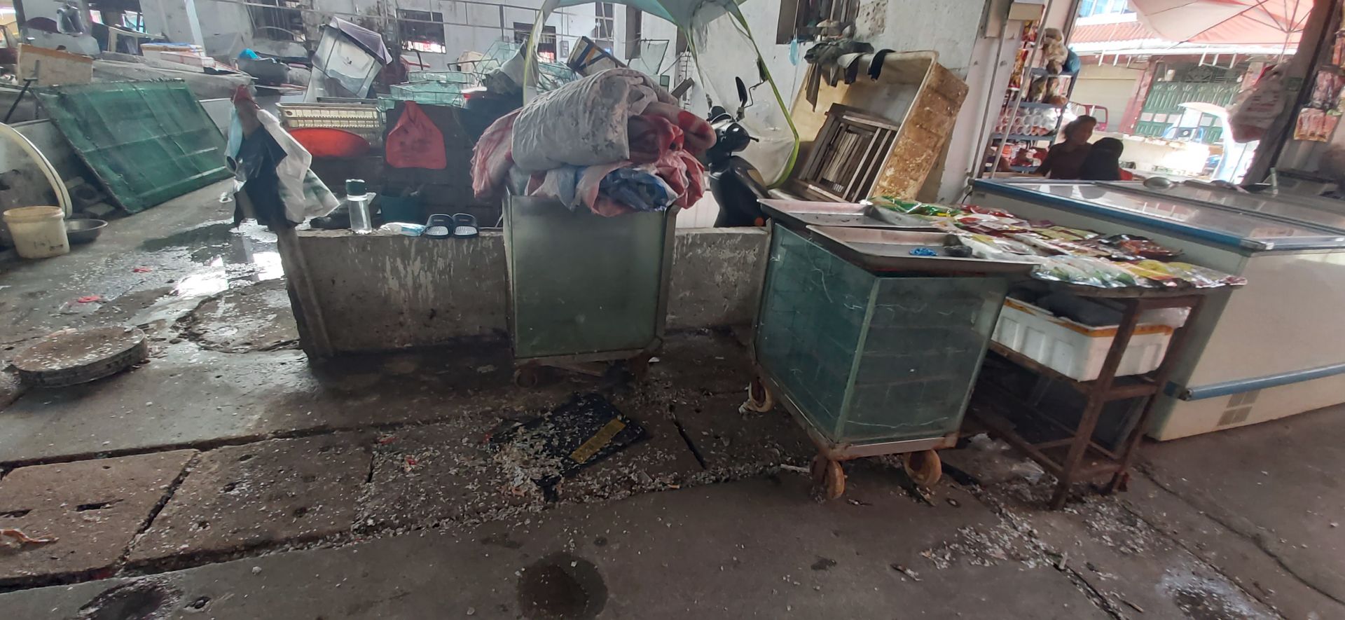 通城农贸市场脏乱差市民对此有意见