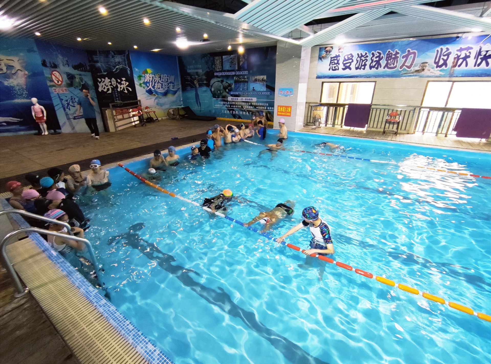 通城县隽水初中开展游泳课教学促进体教融合