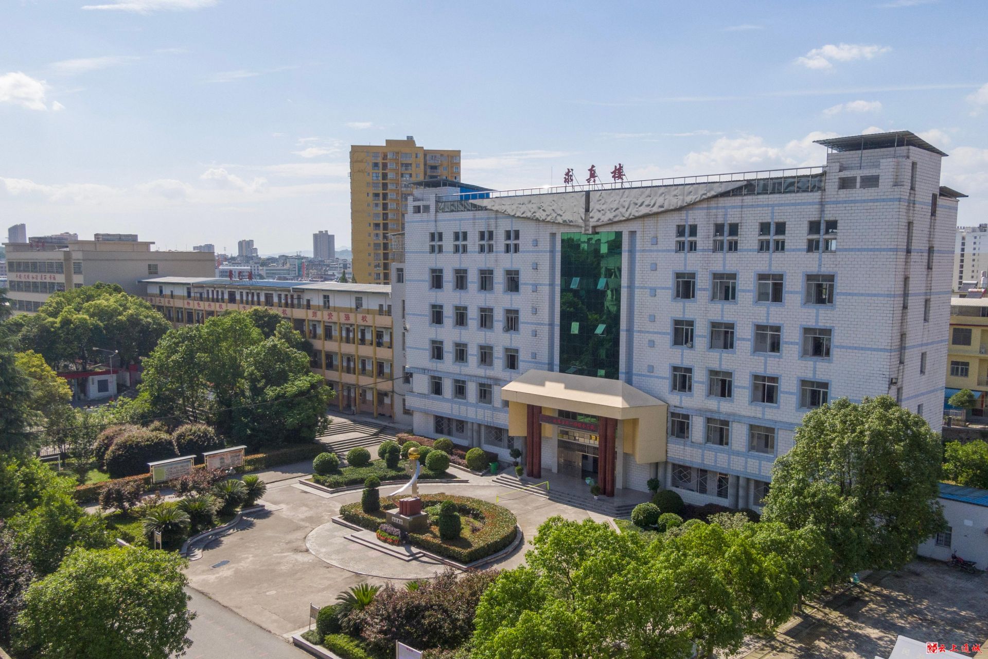 通城二中特色育人结硕果