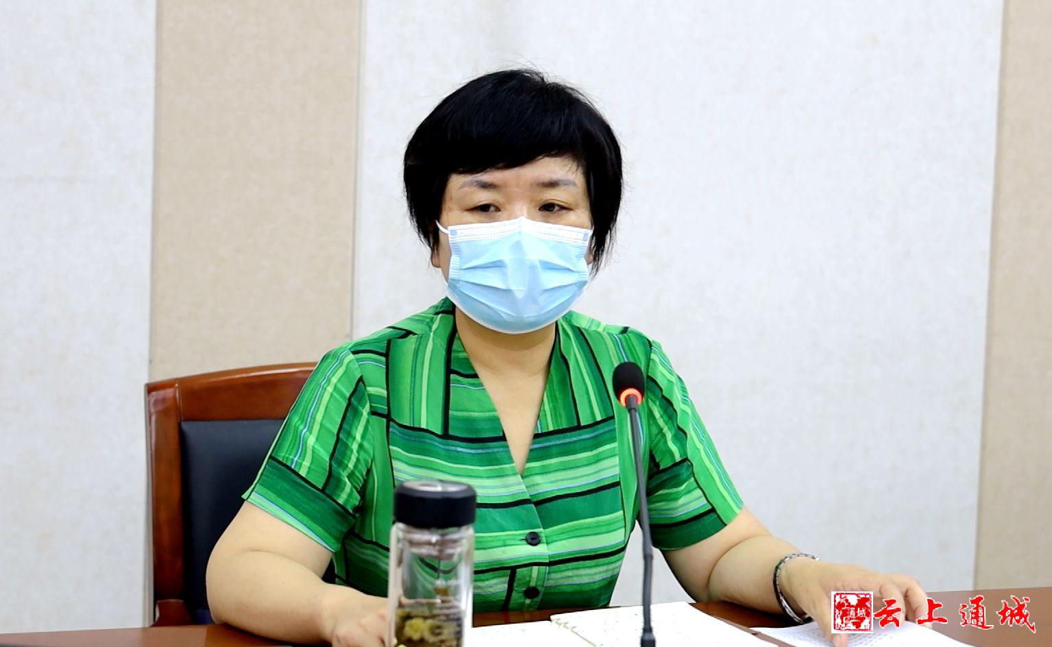 会上,县委书记刘中英传达全市疫情防控工作会商会议精神;听取了近期