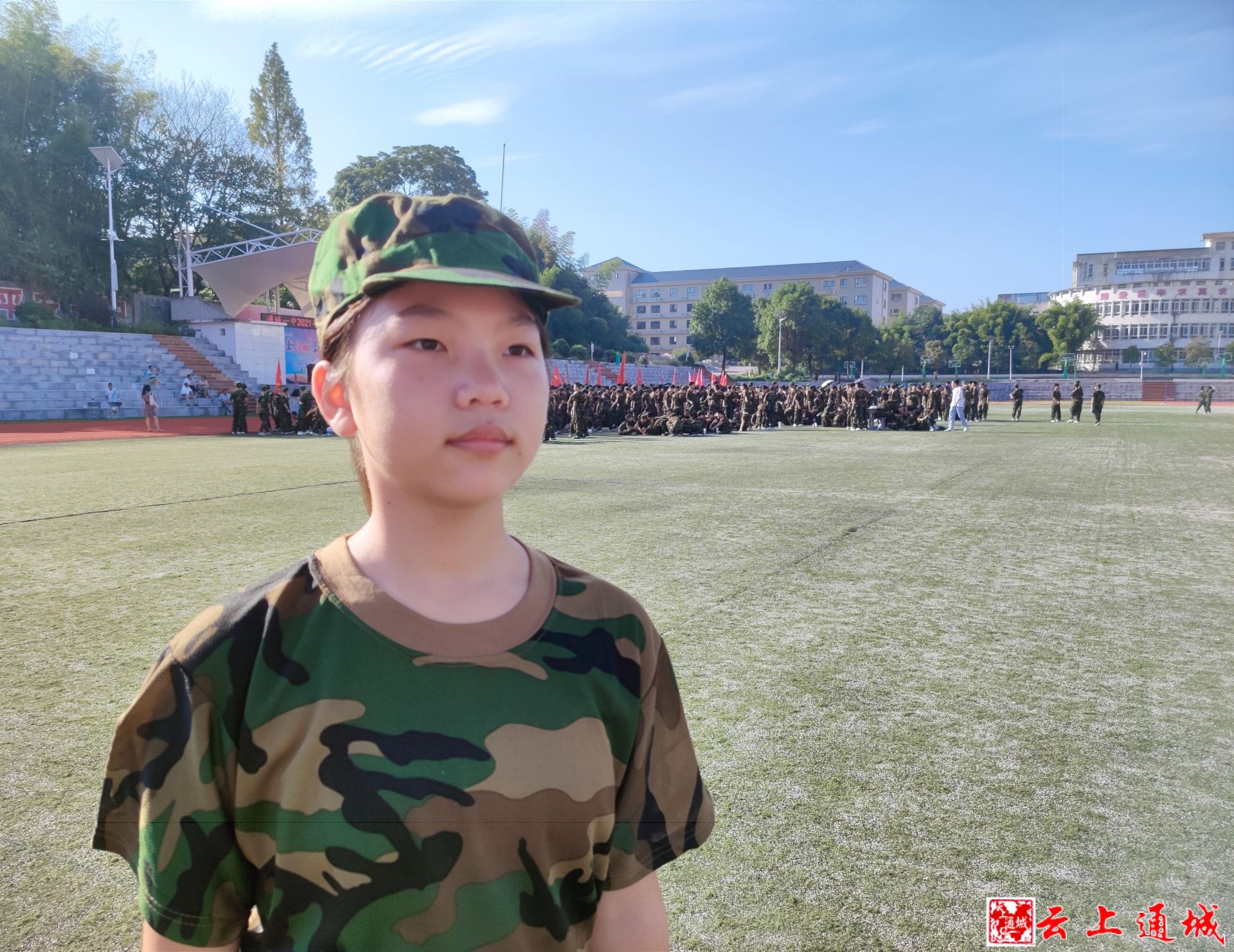 通城一中2021年新生军训开营了