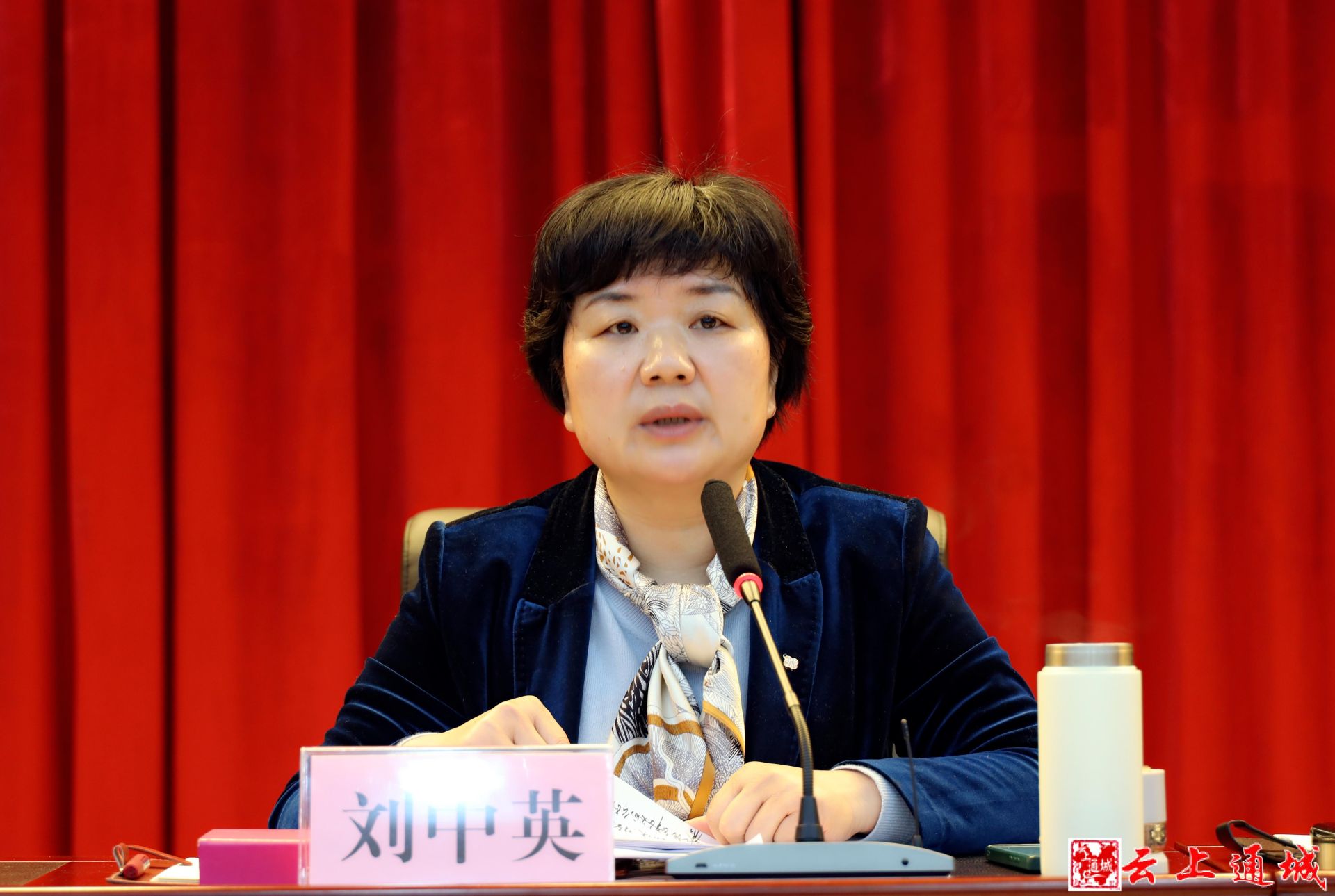 会上,刘中英与各乡镇党委书记签订了2022年通城县平安建设目标管理