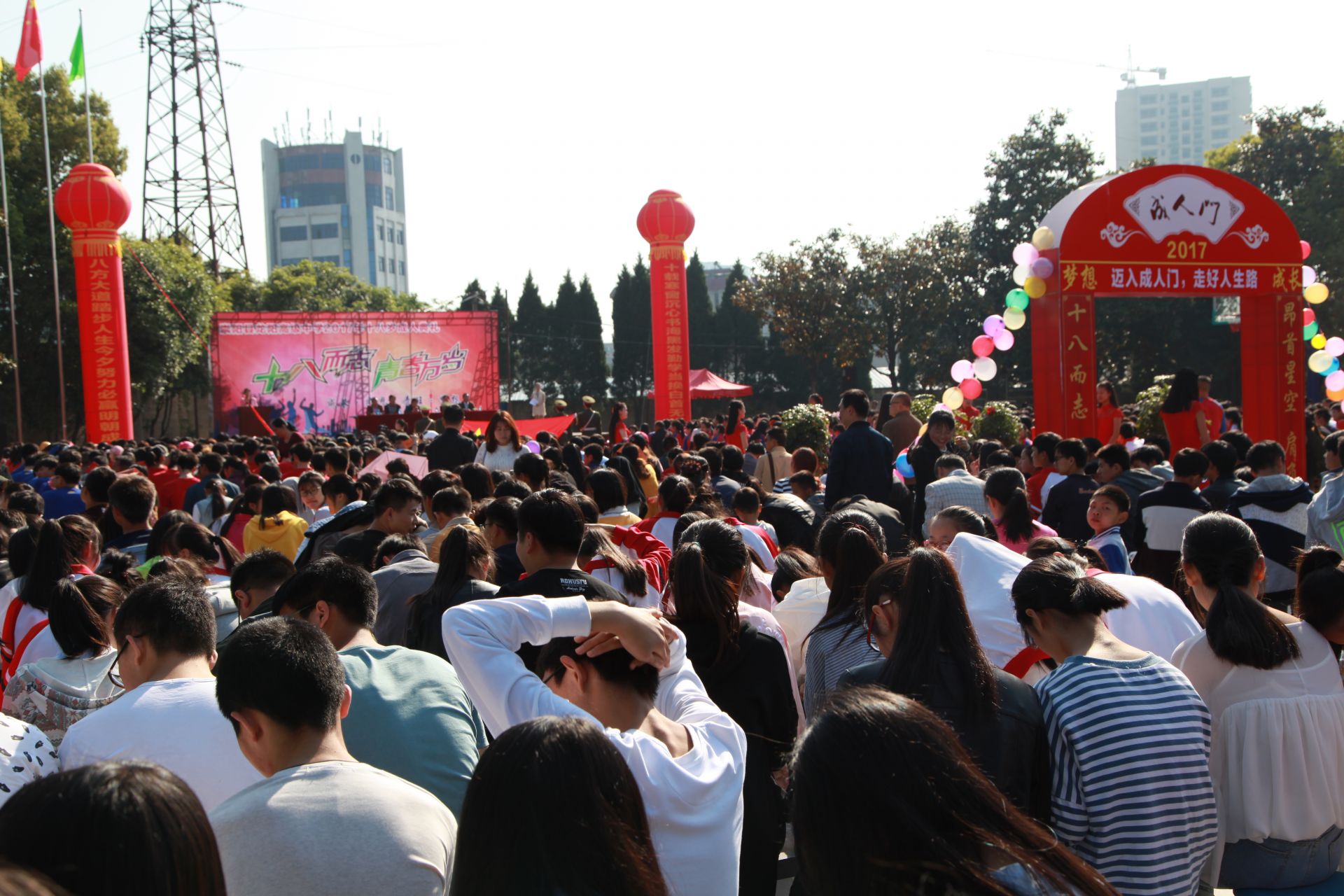 县龙阳高中2017年十八岁成人典礼活动扫描