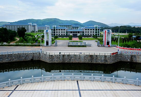 直播回看5月4日1500相约崇阳一中看经典咏流传