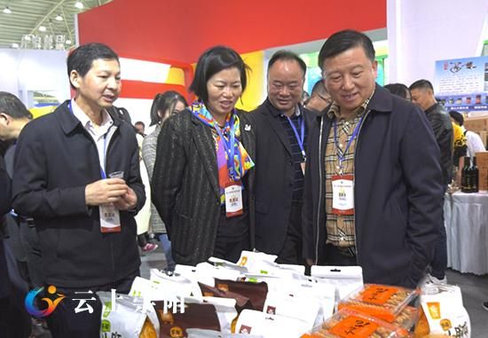 第十六届中国武汉农博会上 崇阳展区"火"了!