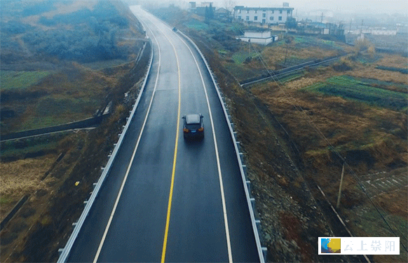 本项目全线采用双向4车道高速公路标准,设计速度100公里/小时,整体式