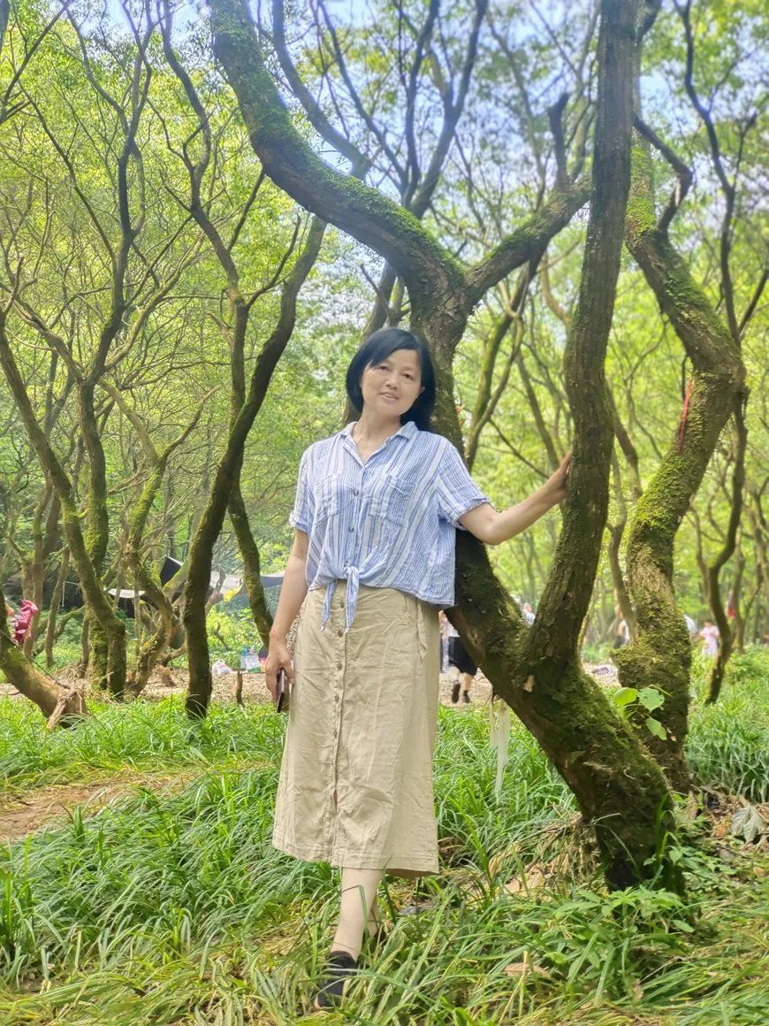 李玉娥,女,网名玉姐姐,湖北崇阳人,80年代开始写作.