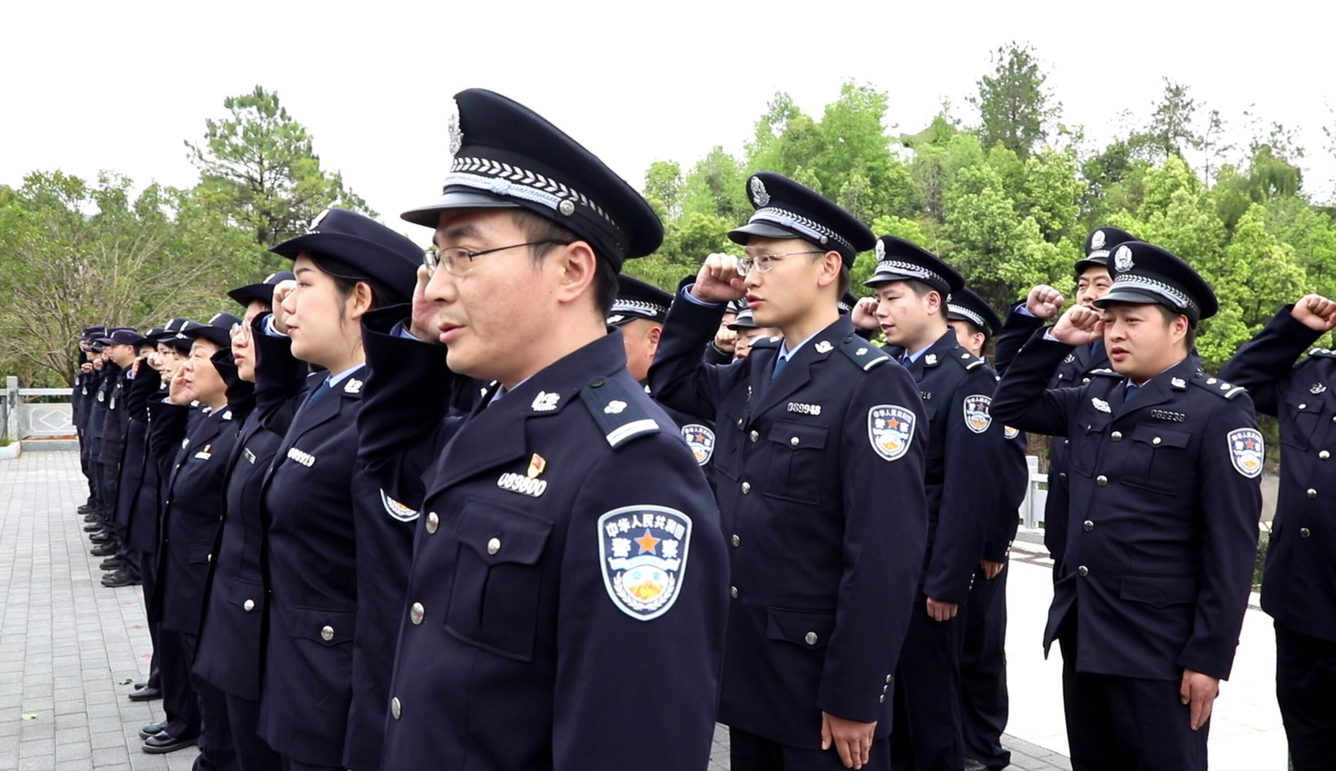 崇阳县公安局:春雨绵绵寄哀思 缅怀先烈祭忠魂_云上崇阳