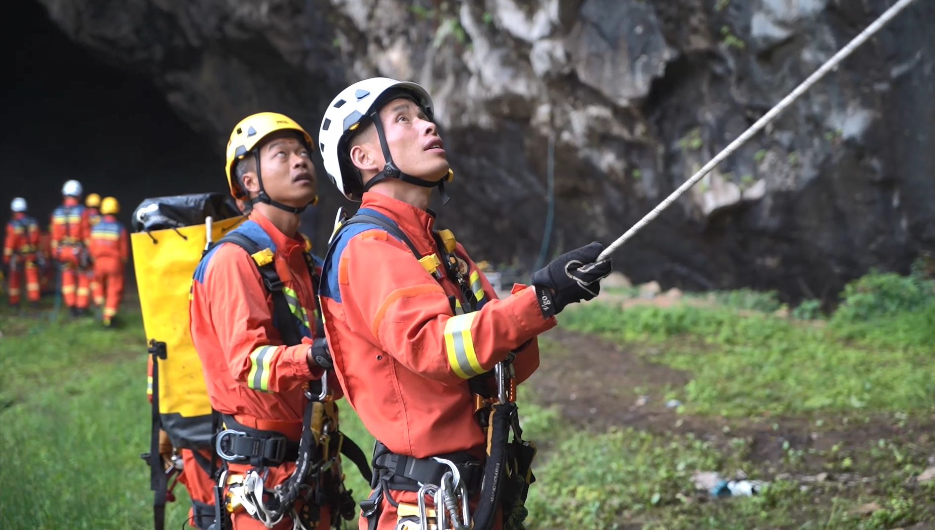 湖北消防昼夜连训锤炼过硬本领
