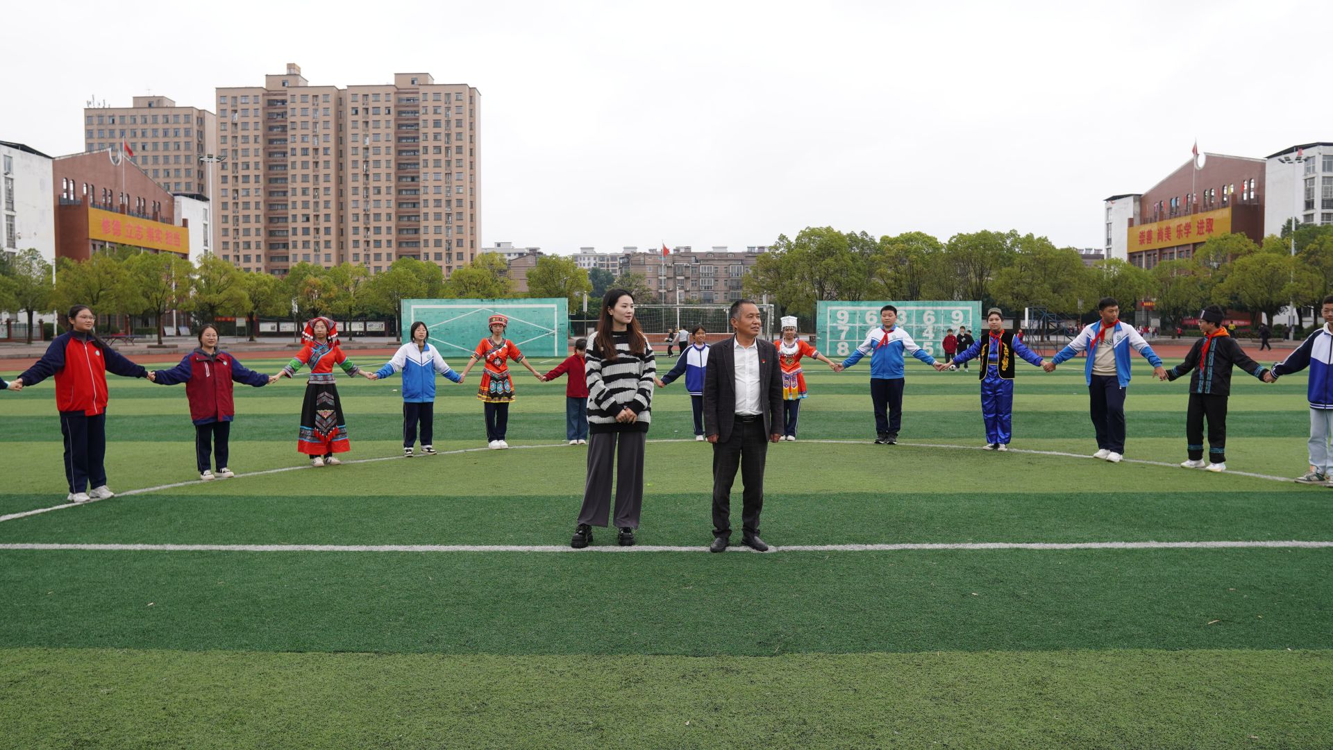 崇阳县大集中学:凝聚民族心 浇开团结花_云上崇阳