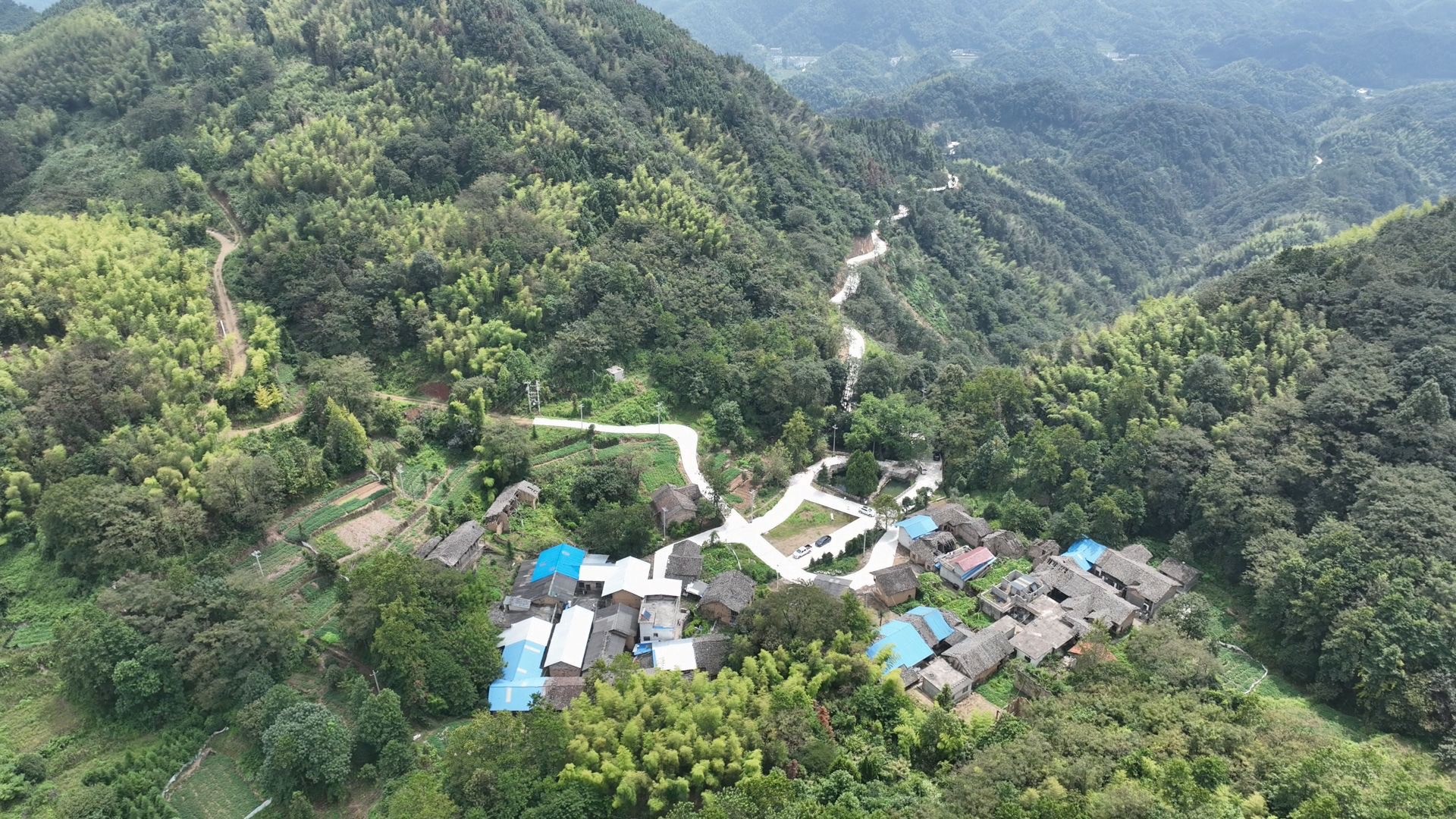 崇阳县青山镇:旅游公路建设助力乡村振兴"加速跑"_云上崇阳