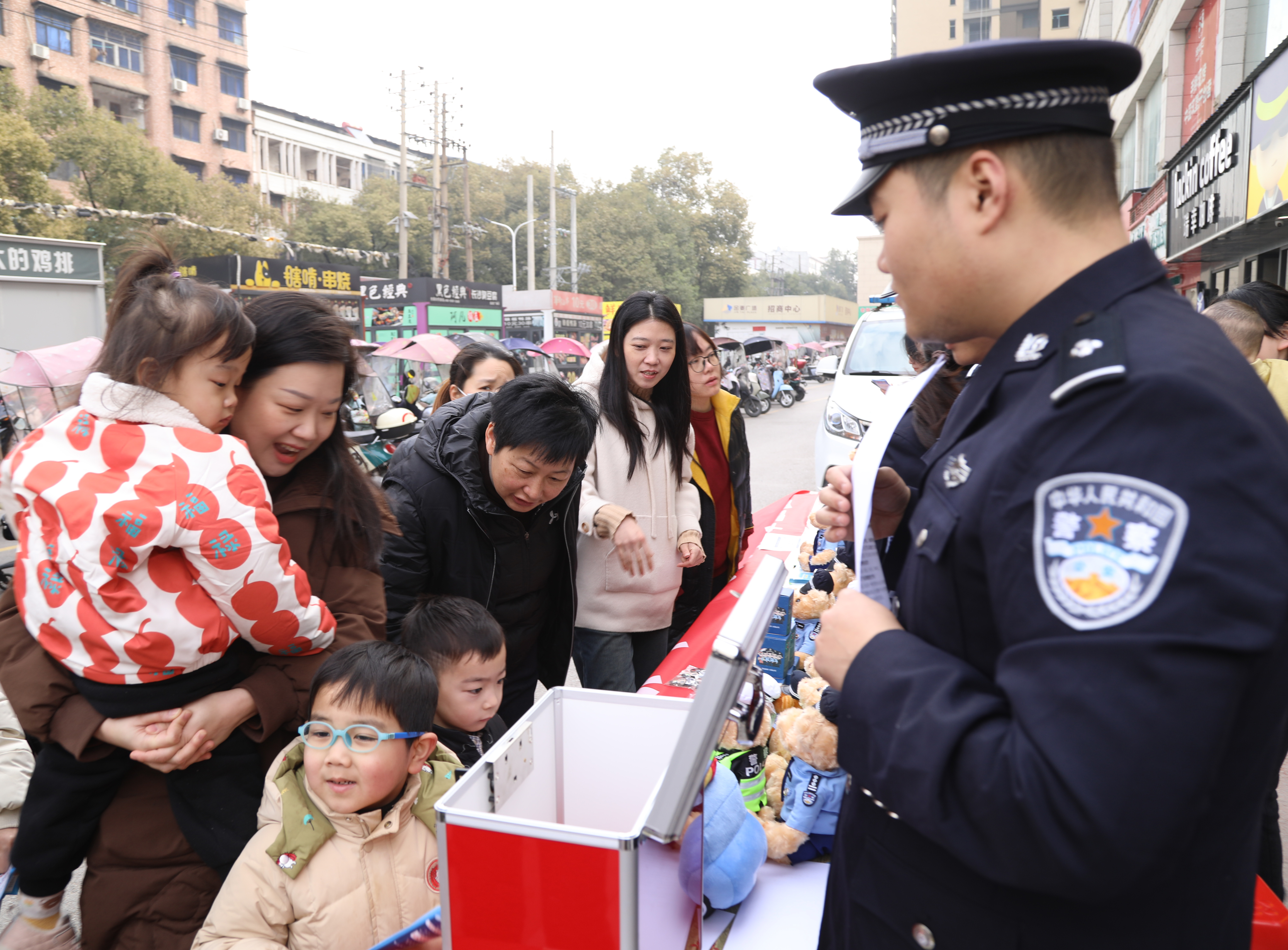 庆祝警察节日图片