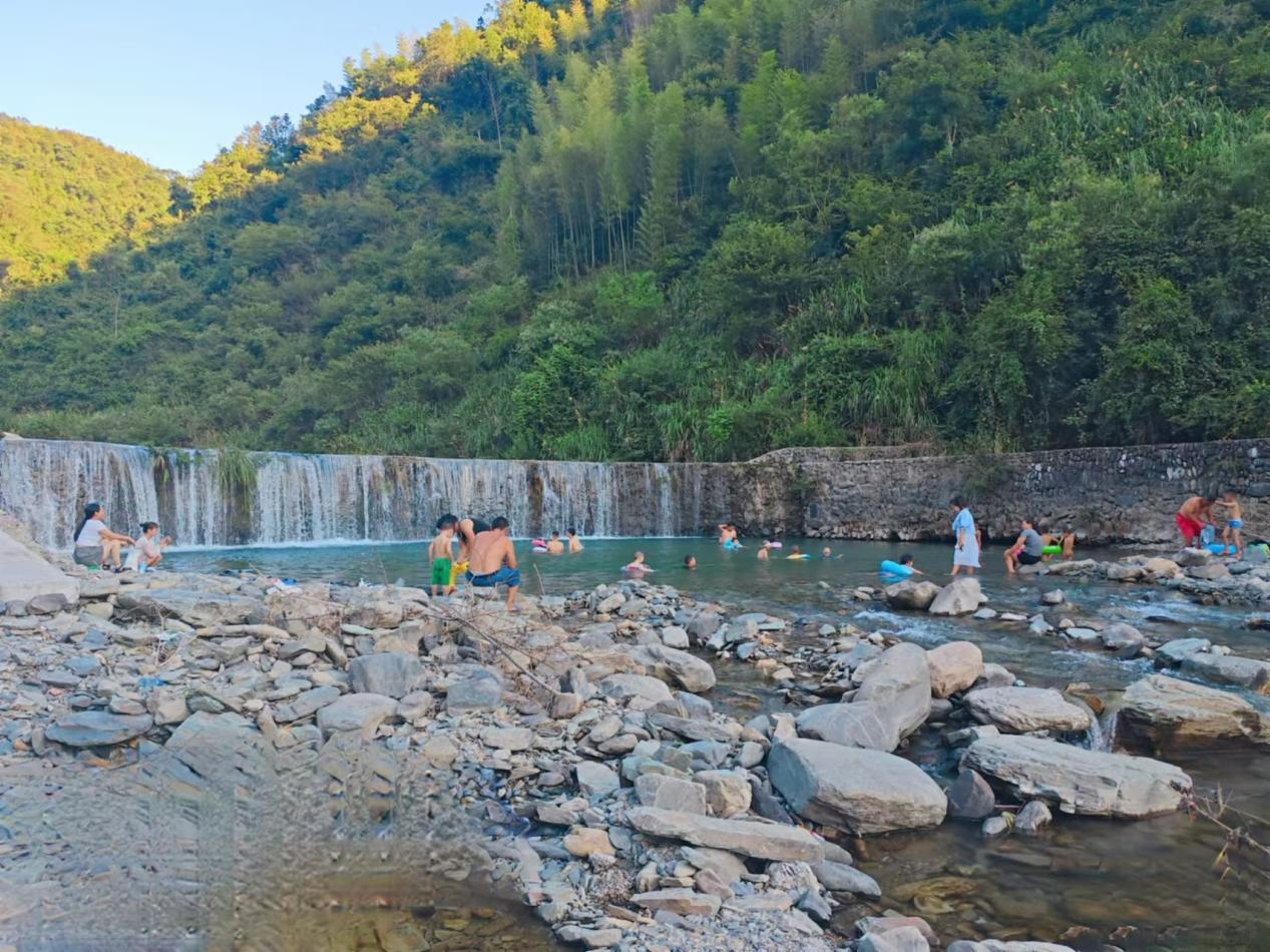 纳凉避暑新去处!打卡崇阳县高枧乡晴岩洞戏水点