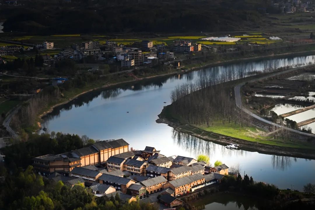 10.金晖染崇阳·天地大美---武汉大学新闻与传播学院傅平.jpg