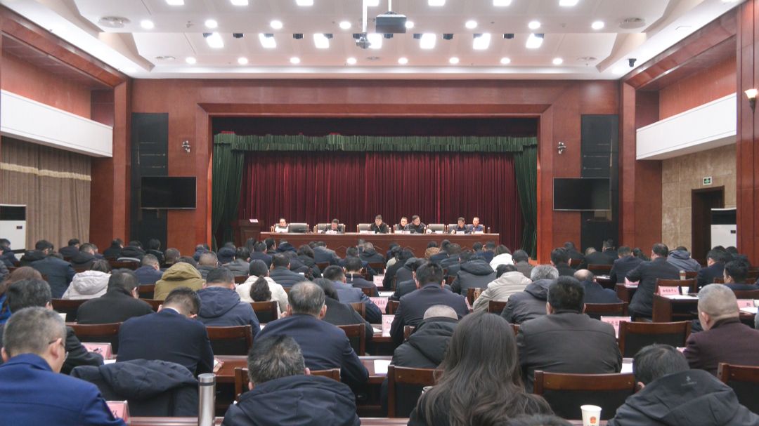 县委常委会（扩大）会议召开 传达学习贯彻省两会精神.jpg
