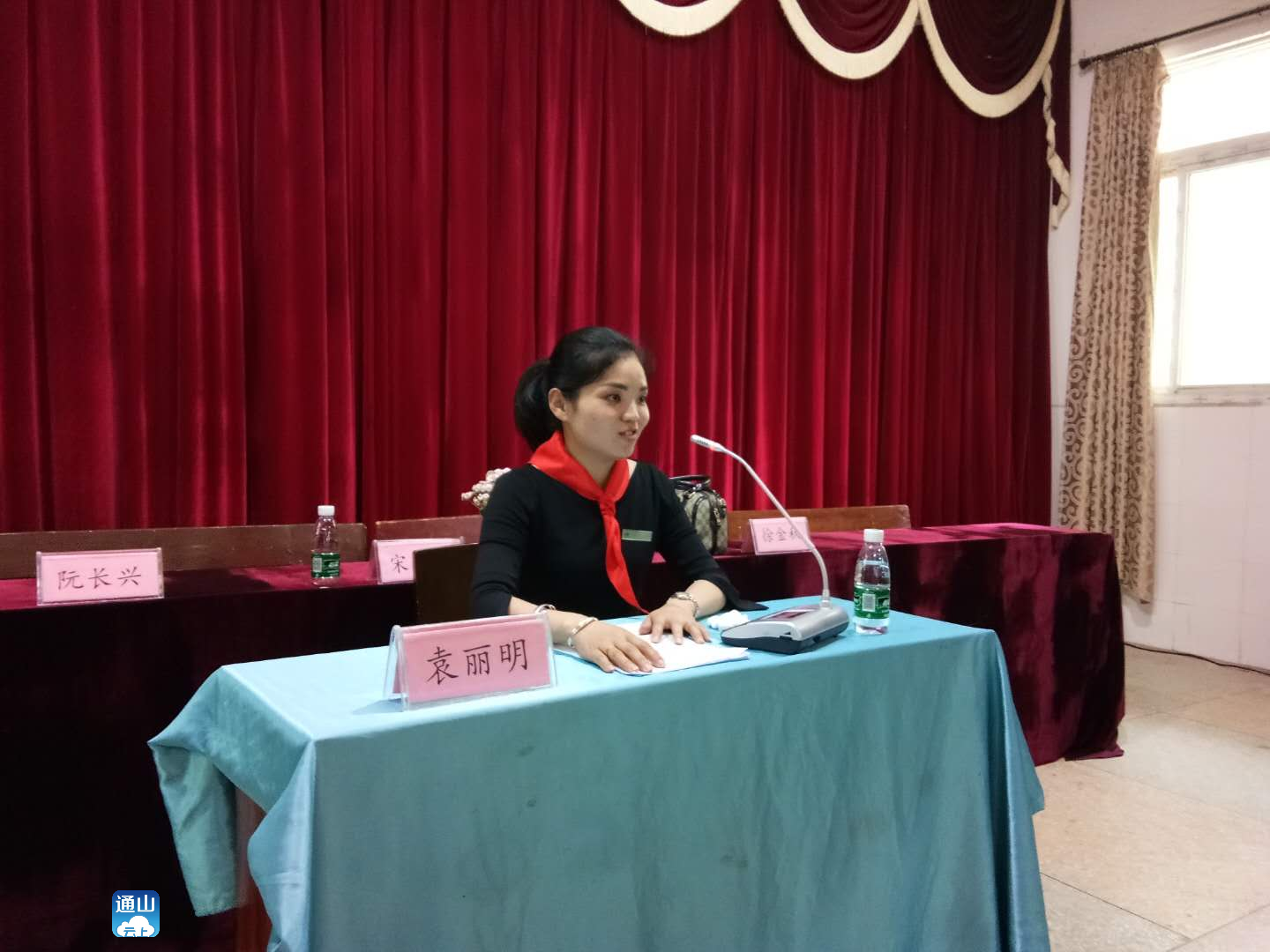 换届两年来多次开展此类活动,先后为苗苗小学,镇南中学,通山一中等