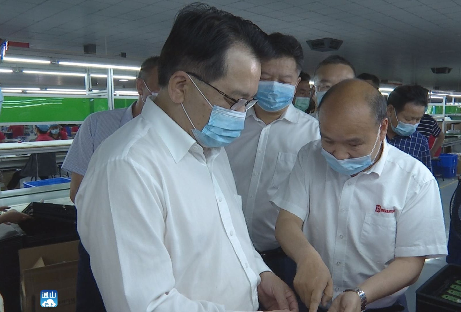 v视曾国平来通山走访企业服务发展