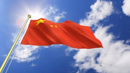 看今朝,高高飘扬的五星红旗已成为让世界景仰的颜色飞天的神舟,北斗已
