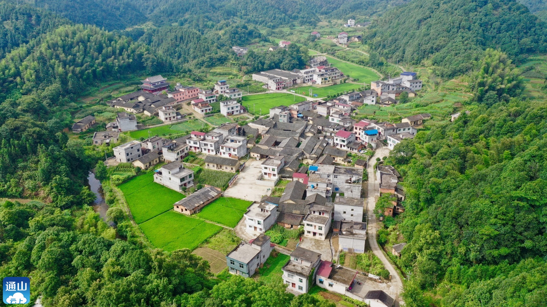 勇搏洪港富水潮通山洪港镇坚持1434思路打造通山东部工业绿都