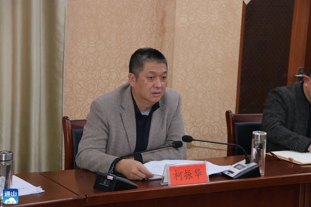 柯振华要求,要突出推行 "双随机,一公开"的主要目标,不断增强市场主体