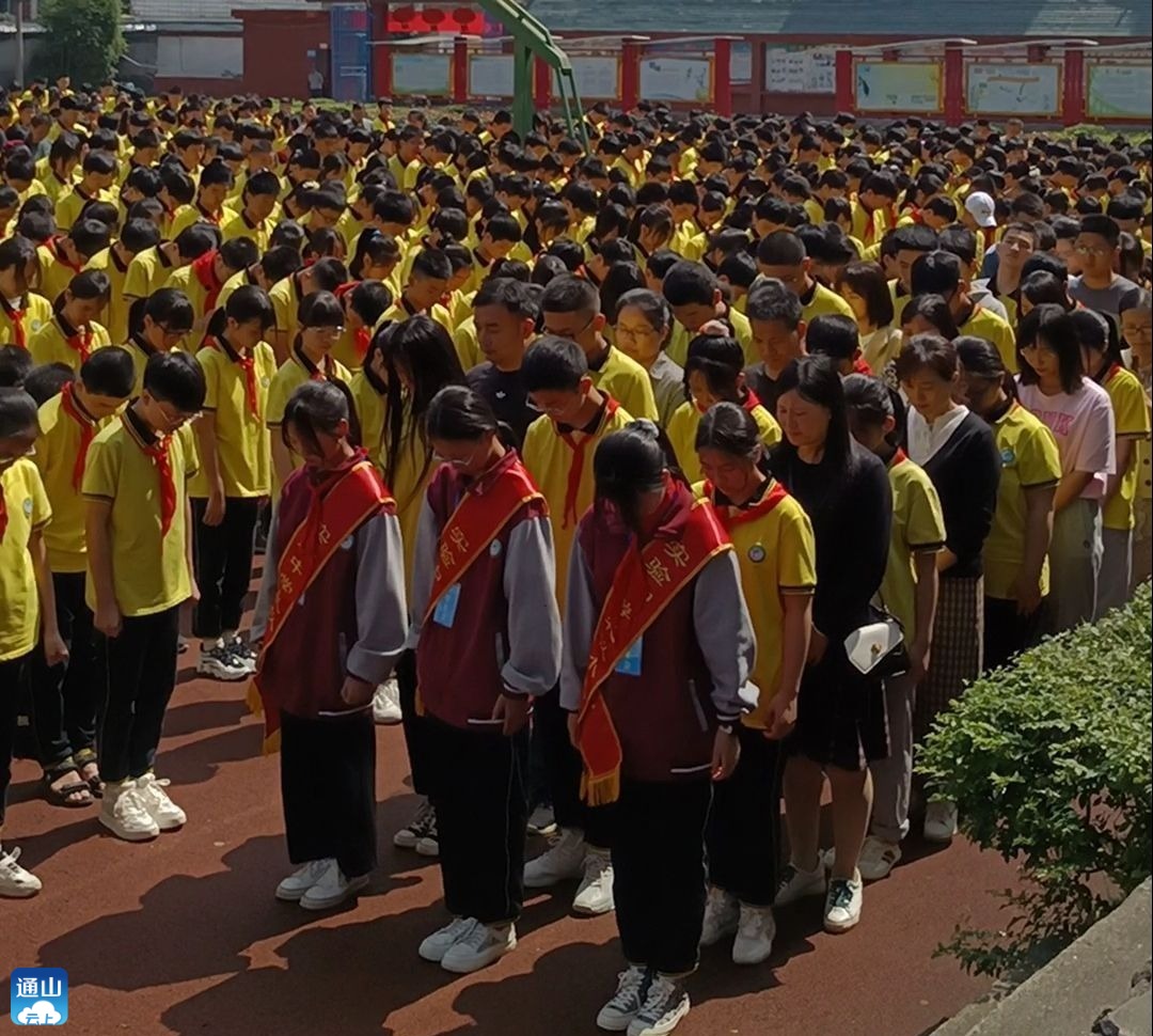 v视丨县实验中学集体哀悼袁隆平和吴孟超两位院士_云上通山