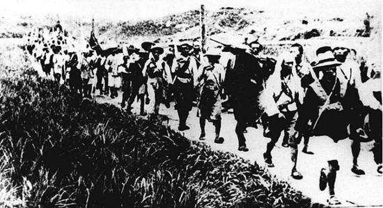 当时敌人兵力的分置情况是:驻鄂东阳新,大冶,通山,瑞昌的部队有7个团