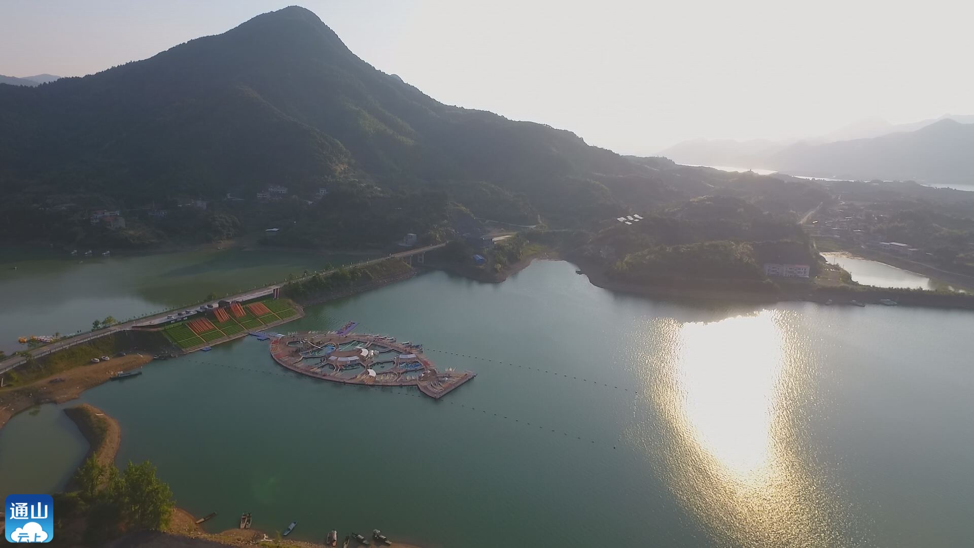 富水湖,十二萬畝水域煙波浩渺,橫跨通山,陽新兩縣,美譽