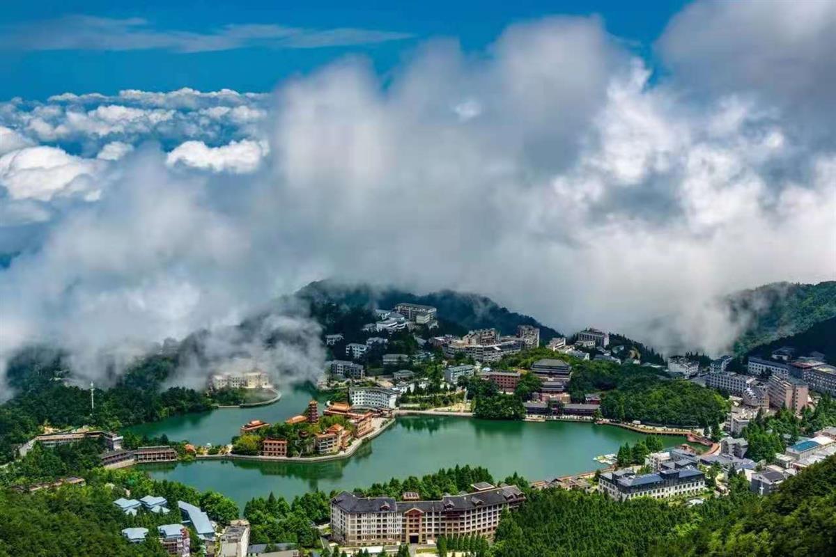 v视通山九宫山景区假期余额不足景区人气不减