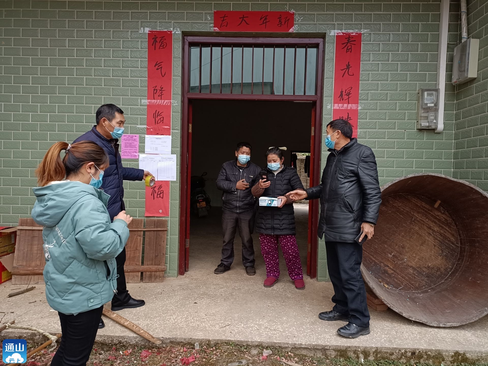 厦铺镇召开疫情防控调度会