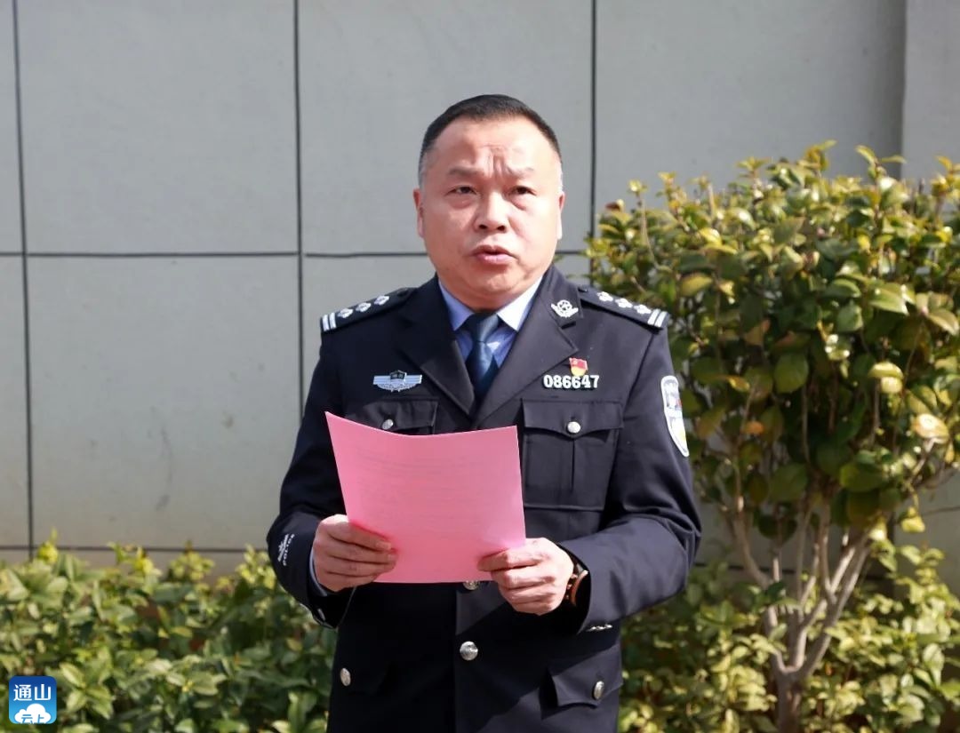 在揭牌仪式上,县政府副县长,县公安局局长刘畅,同县检察院党组书记