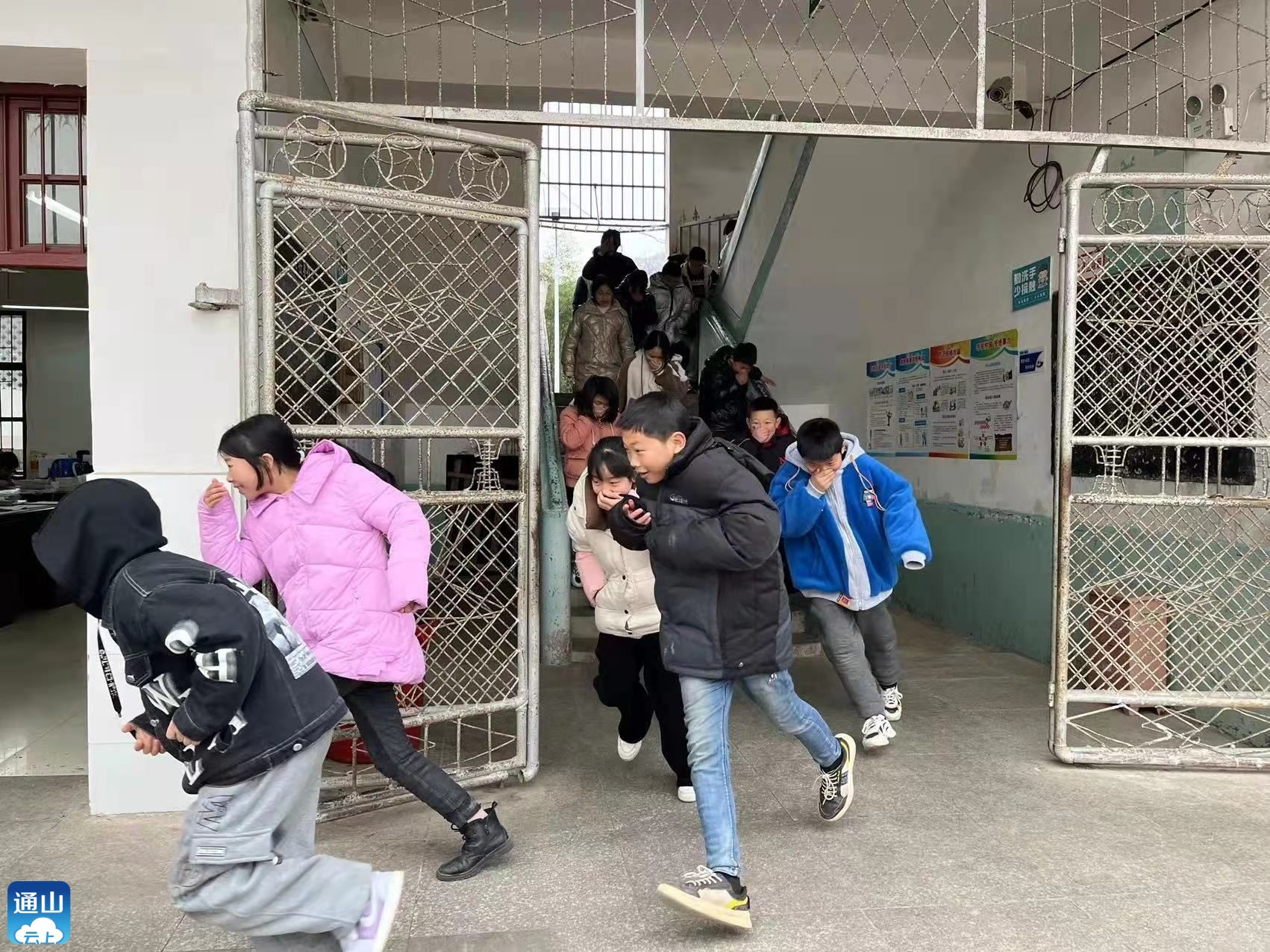 云上通山报道:(通讯员  陈迪炎)2月21日,天气转阴,春风