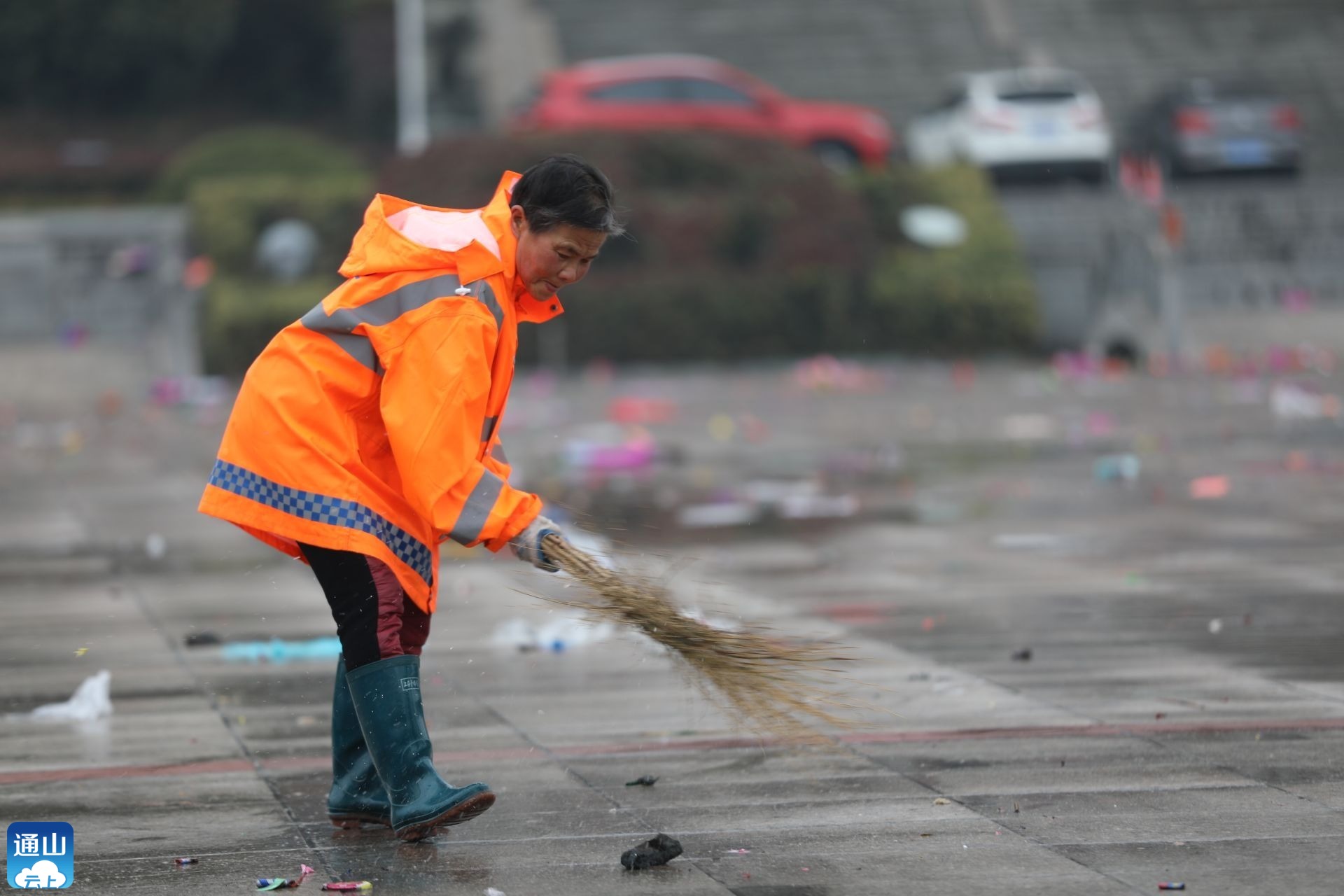 环卫工人扫大街的照片图片