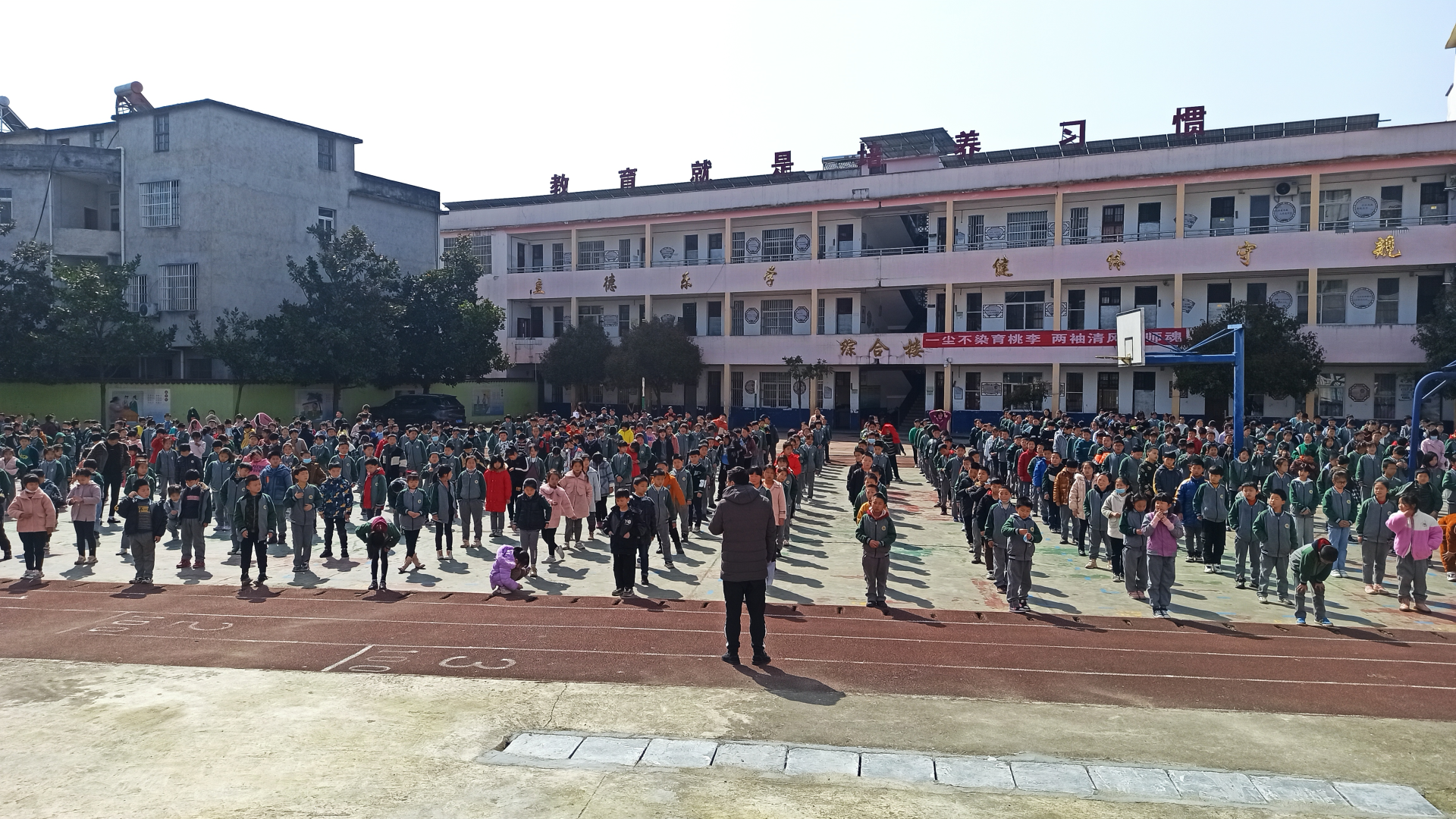 杨芳小学安全教育警钟长鸣