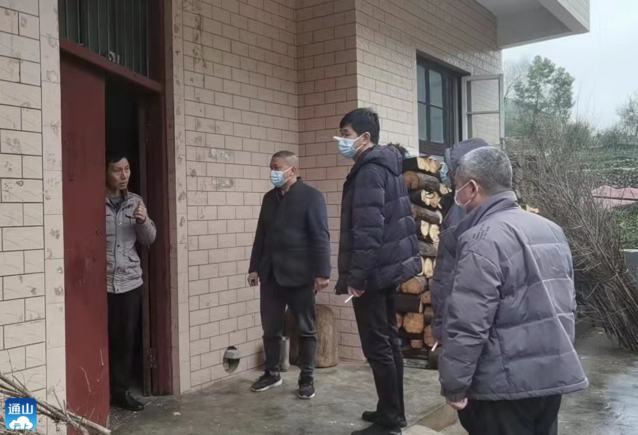 杨芳林乡防疫不打烊守卫安全门