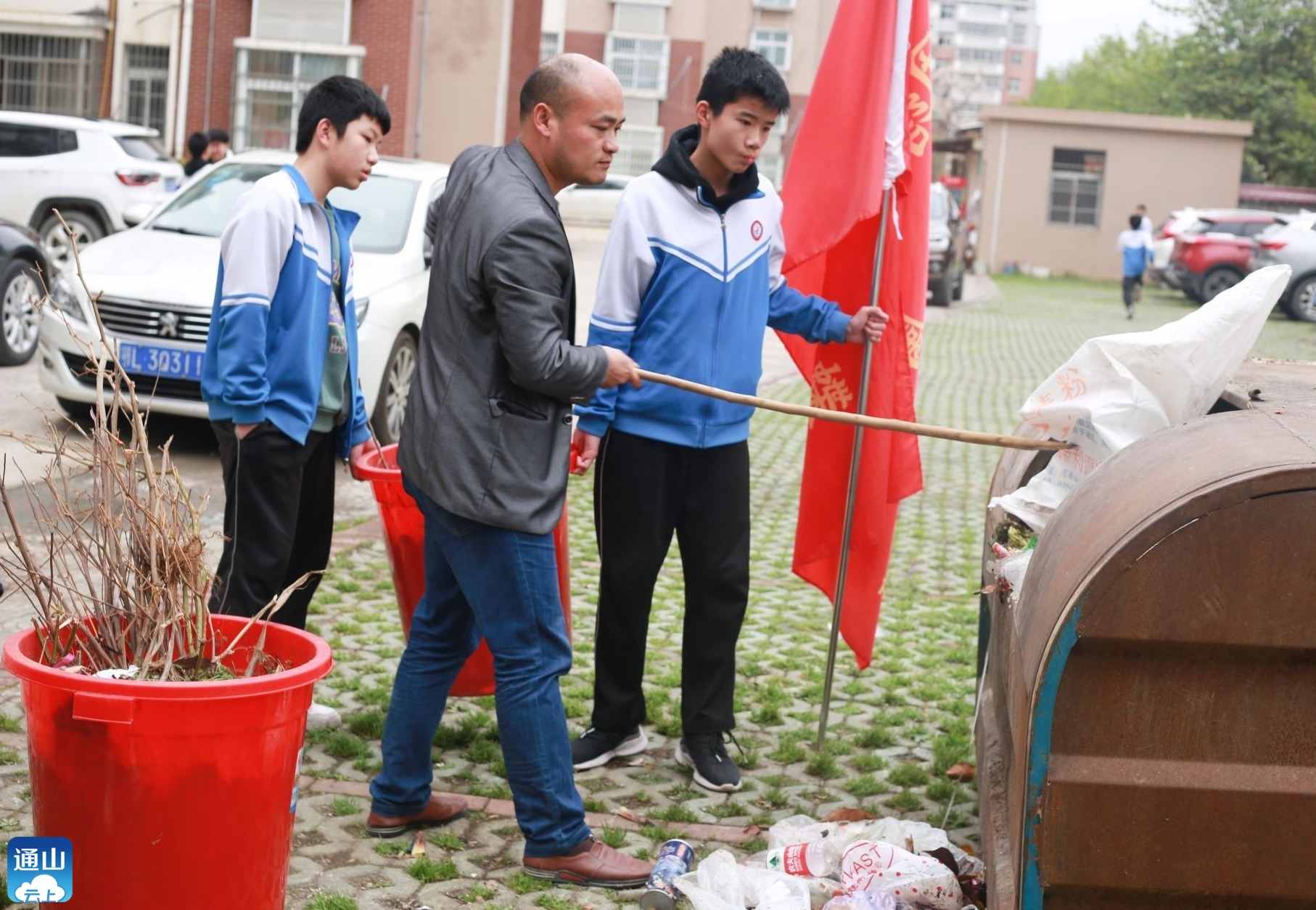 学习雷锋情满山城通山一中初中部开展学雷锋活动